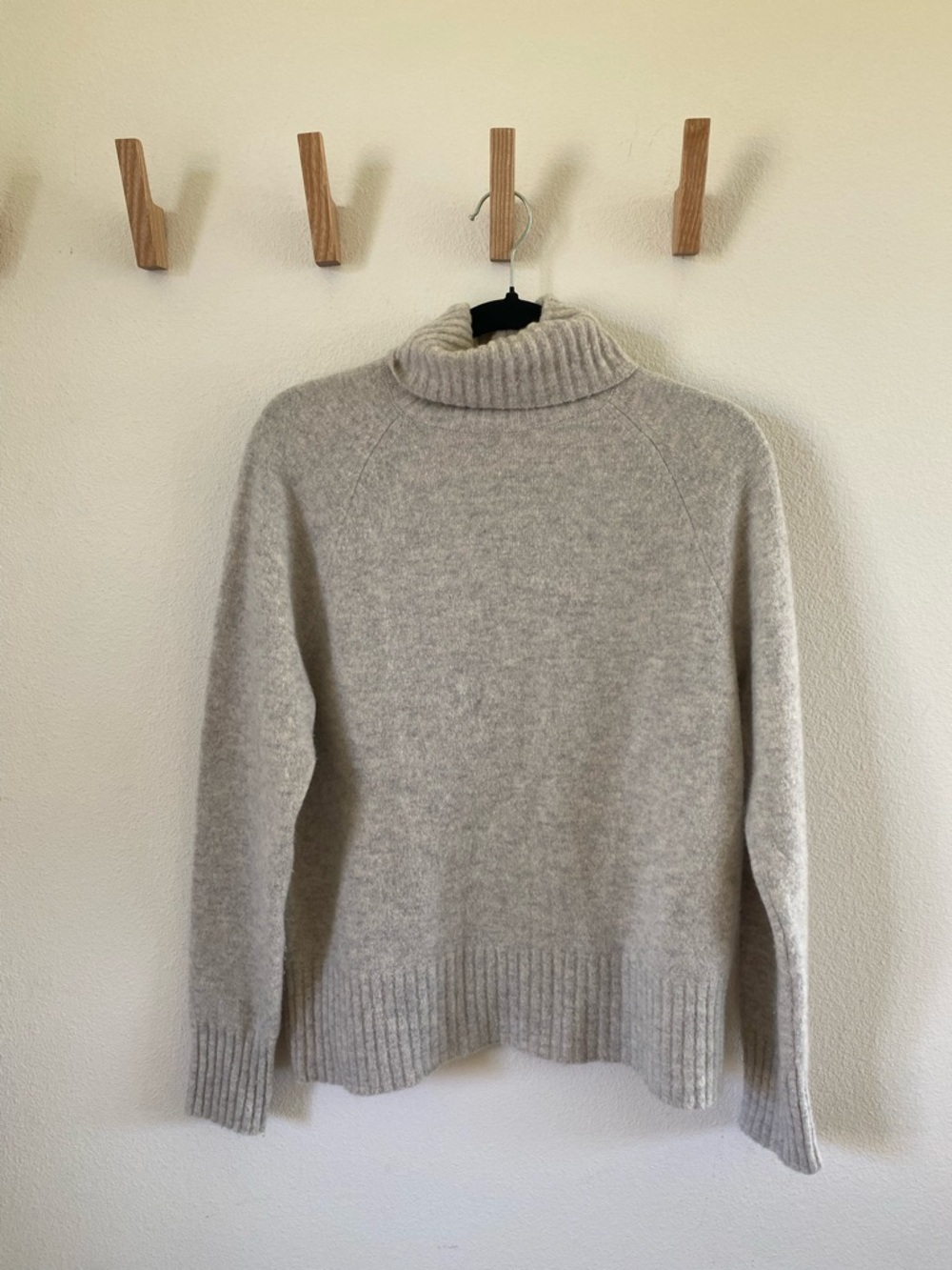 Club Monaco Cashmere Medium Turtleneck Sweater